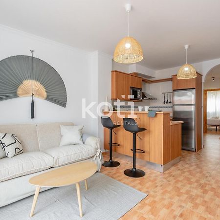 Koti Rentals - Sandy Beach Apartment Фуэнхирола Экстерьер фото