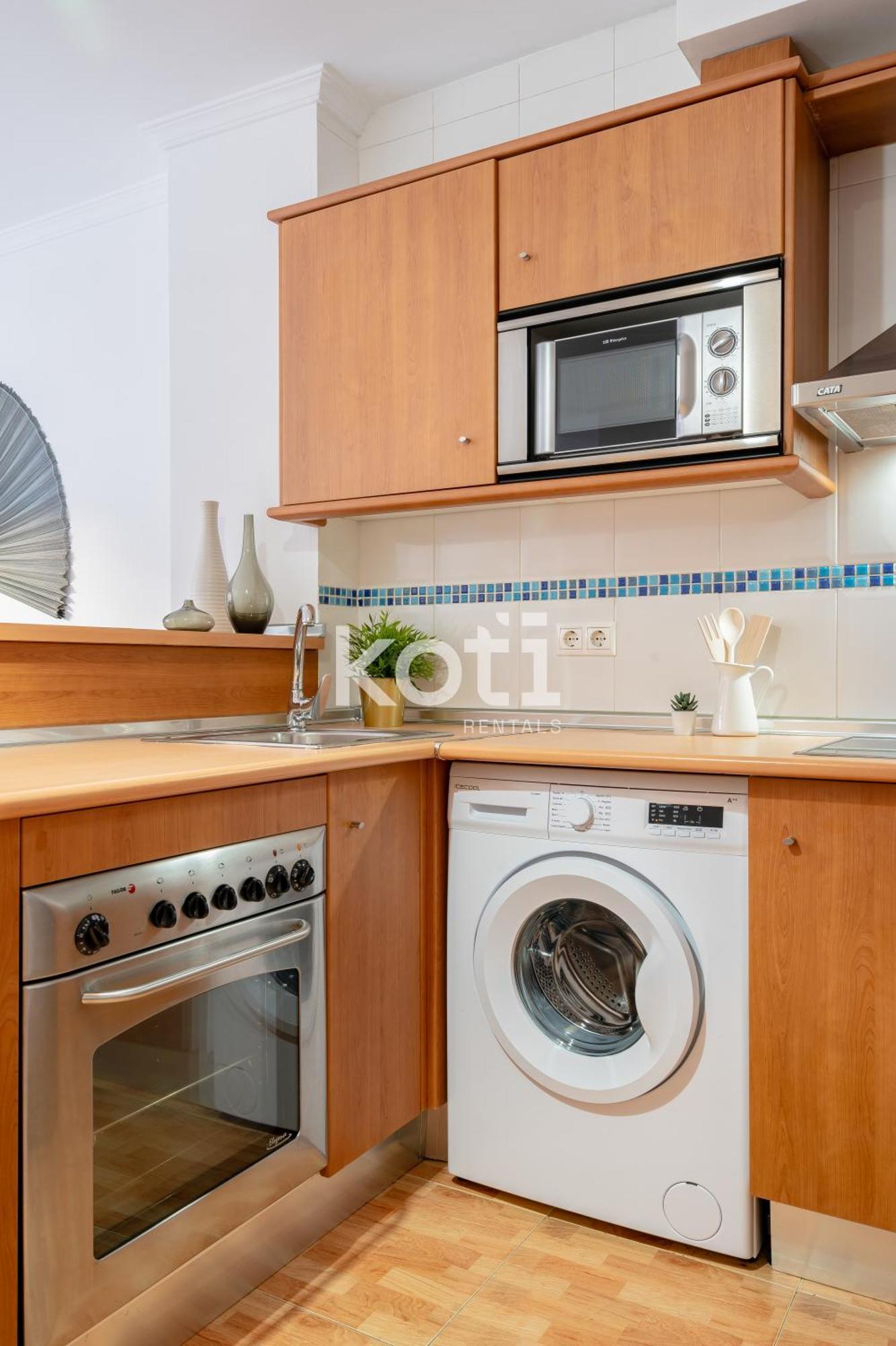 Koti Rentals - Sandy Beach Apartment Фуэнхирола Экстерьер фото