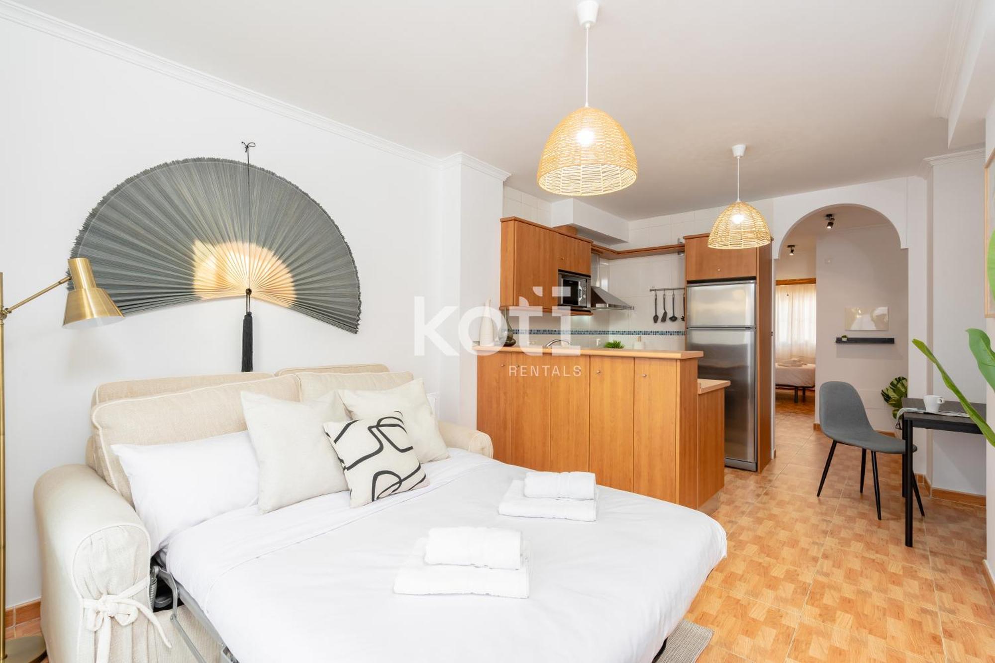 Koti Rentals - Sandy Beach Apartment Фуэнхирола Экстерьер фото