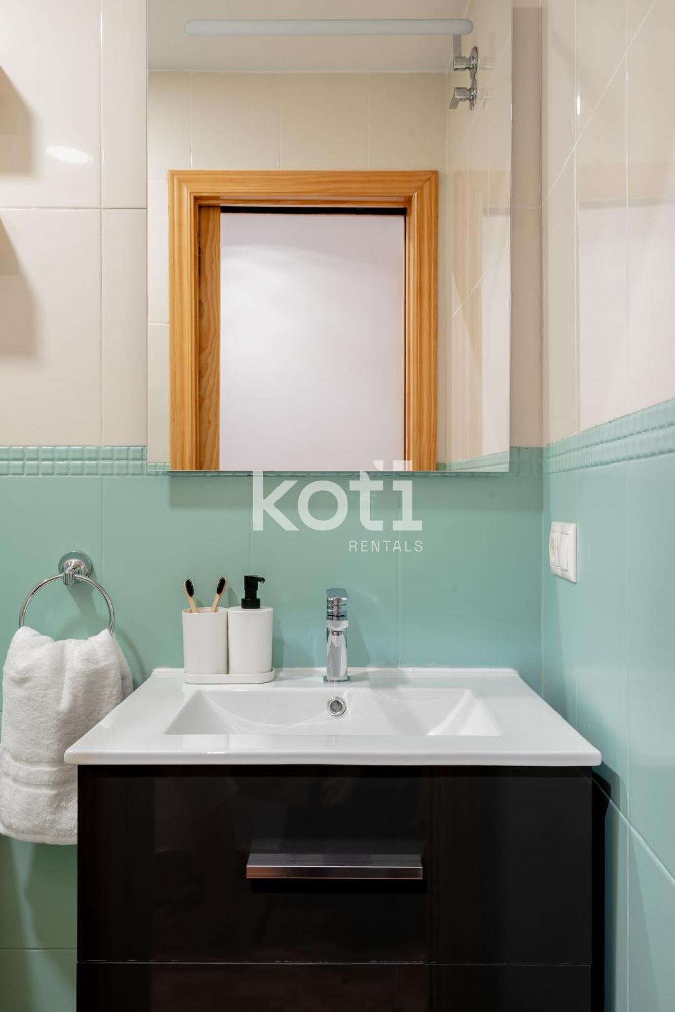 Koti Rentals - Sandy Beach Apartment Фуэнхирола Экстерьер фото